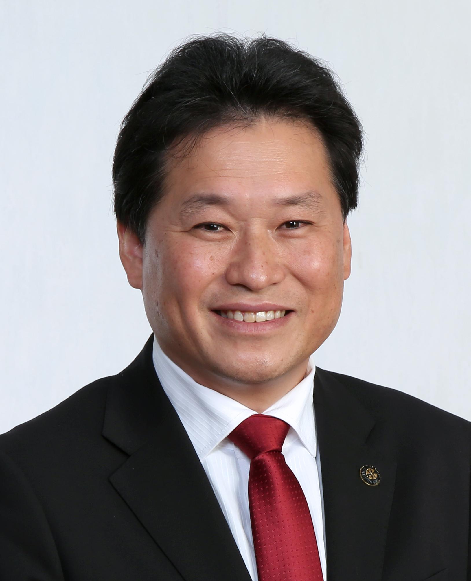 四方市長顔写真