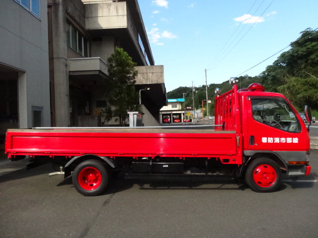 資器材搬送車横側