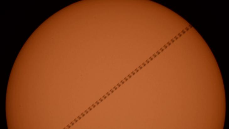 国際宇宙ステーションの太陽面通過（150ミリ屈折望遠鏡）