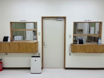 綾部市上林歯科診療所の受付の写真