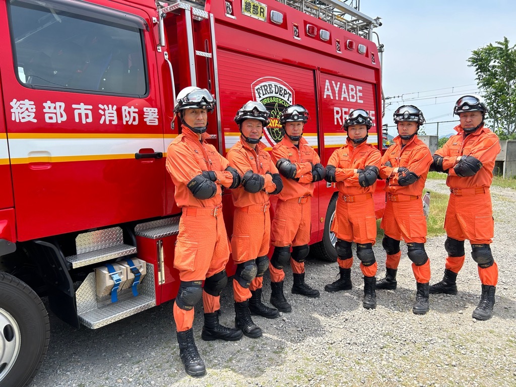 震災救助隊員の集合写真