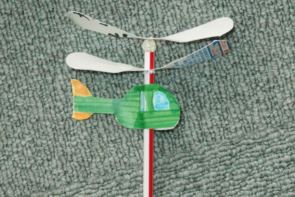 「ゴム動力のストローヘリコプター」の工作見本写真