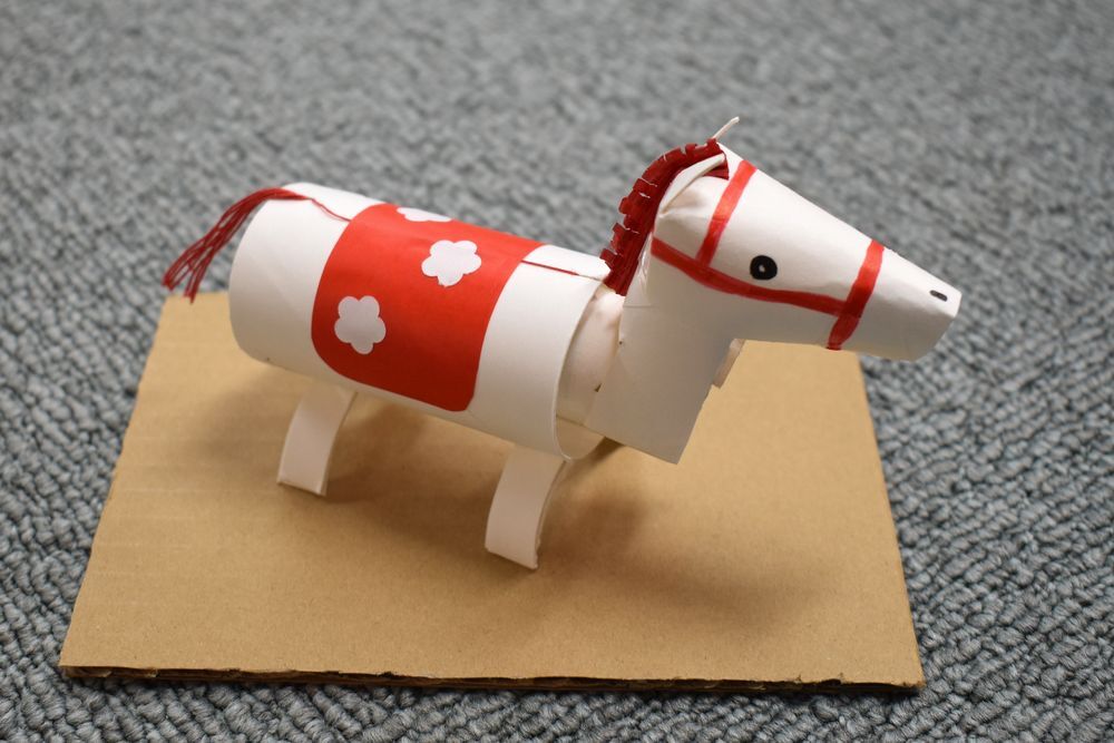 「首ふり馬の干支飾り」の工作見本写真