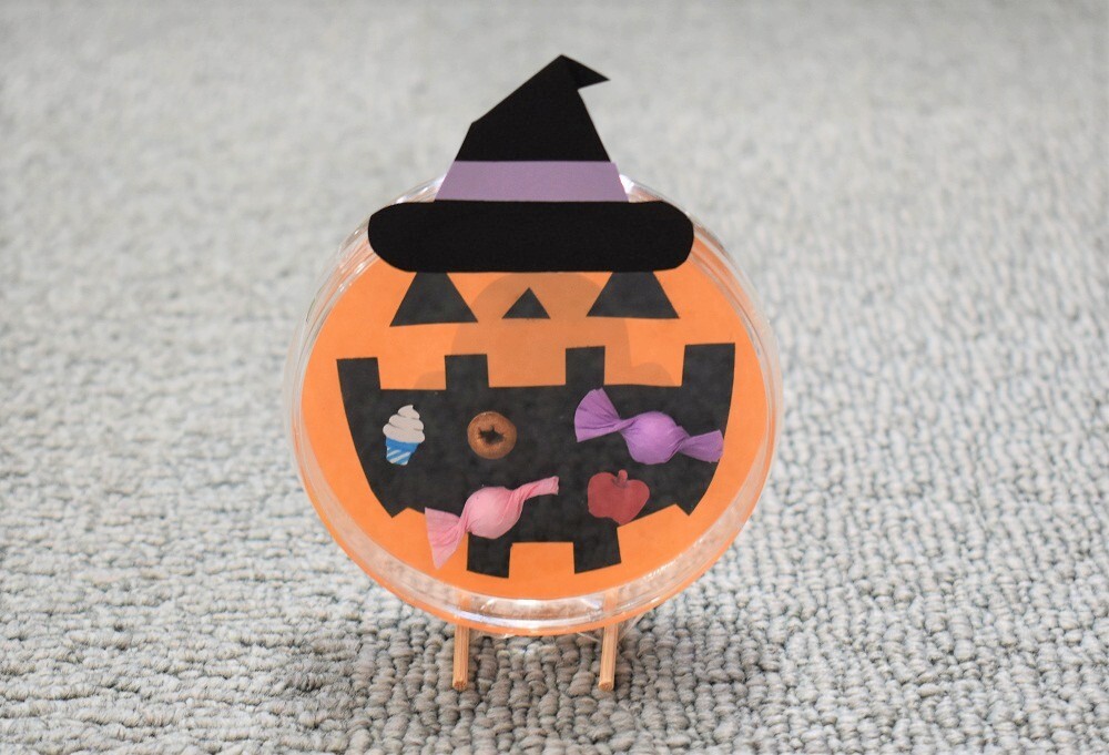 ハロウィンのシャーレかざりの見本写真